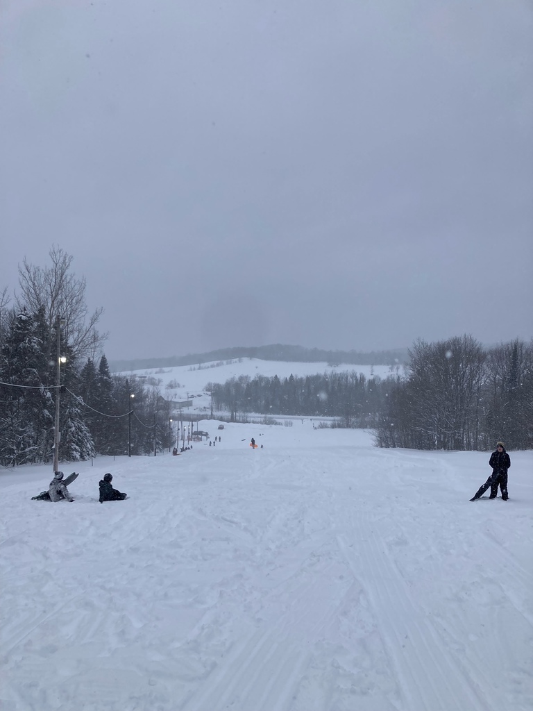 Students enjoying Covington Ski Hill. 